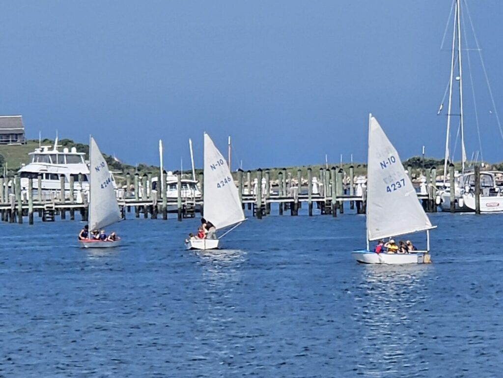 Cuttyhunk Yacht Club students sailing in the cuttyhunk pond